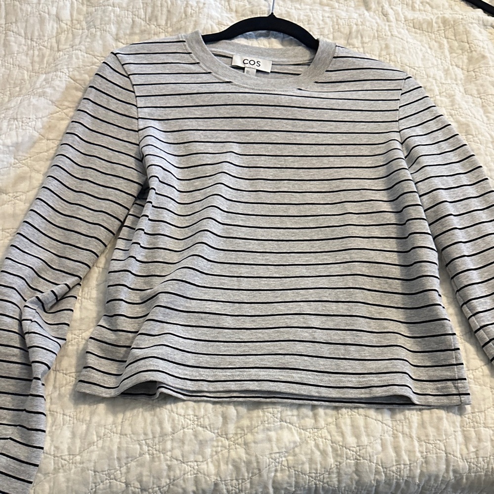 Euc COS clean cut long sleeve tee small Light Gray and Black Striped Top